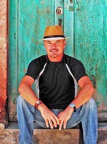 Rafael_Lopez_Artist_and_Illustrator